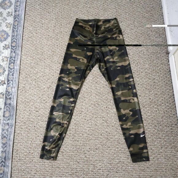 Nike Dri-Fit One Mid Rise Camo Training Leggings S Workout Active - Picture 2 of 7